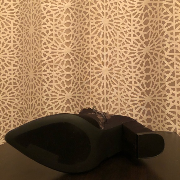 NWT Boutique Black Floral Print Metallic Booties - Picture 15 of 16